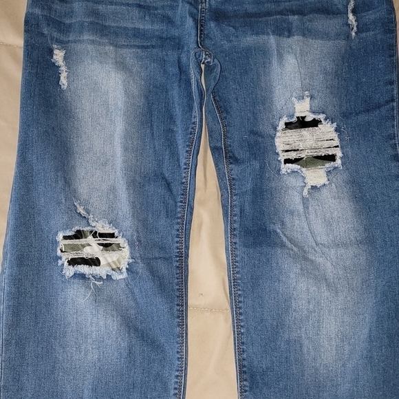 Women's Distressed Jeans - Picture 1 of 4